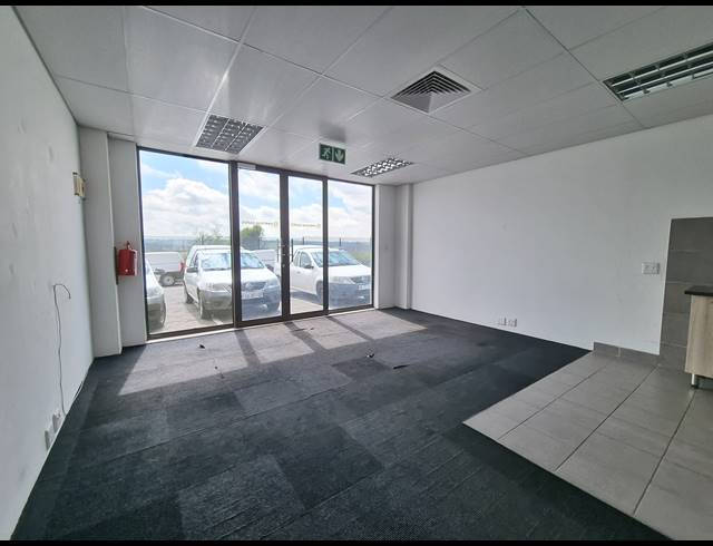 290M² WAREHOUSE TO LET IN LONGLAKE